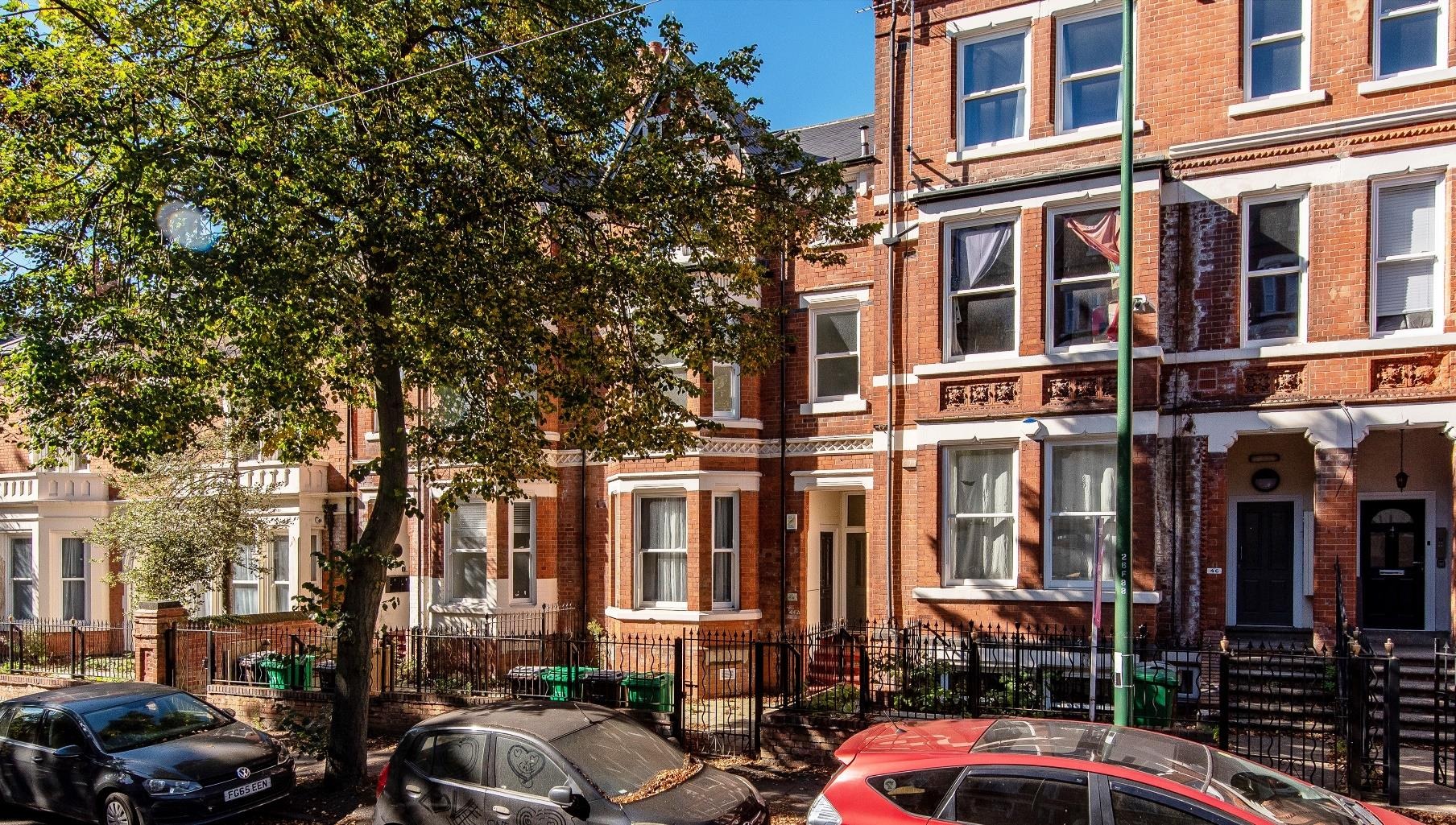 1-bed Flat, Flat 2, 46a Forest Road West
