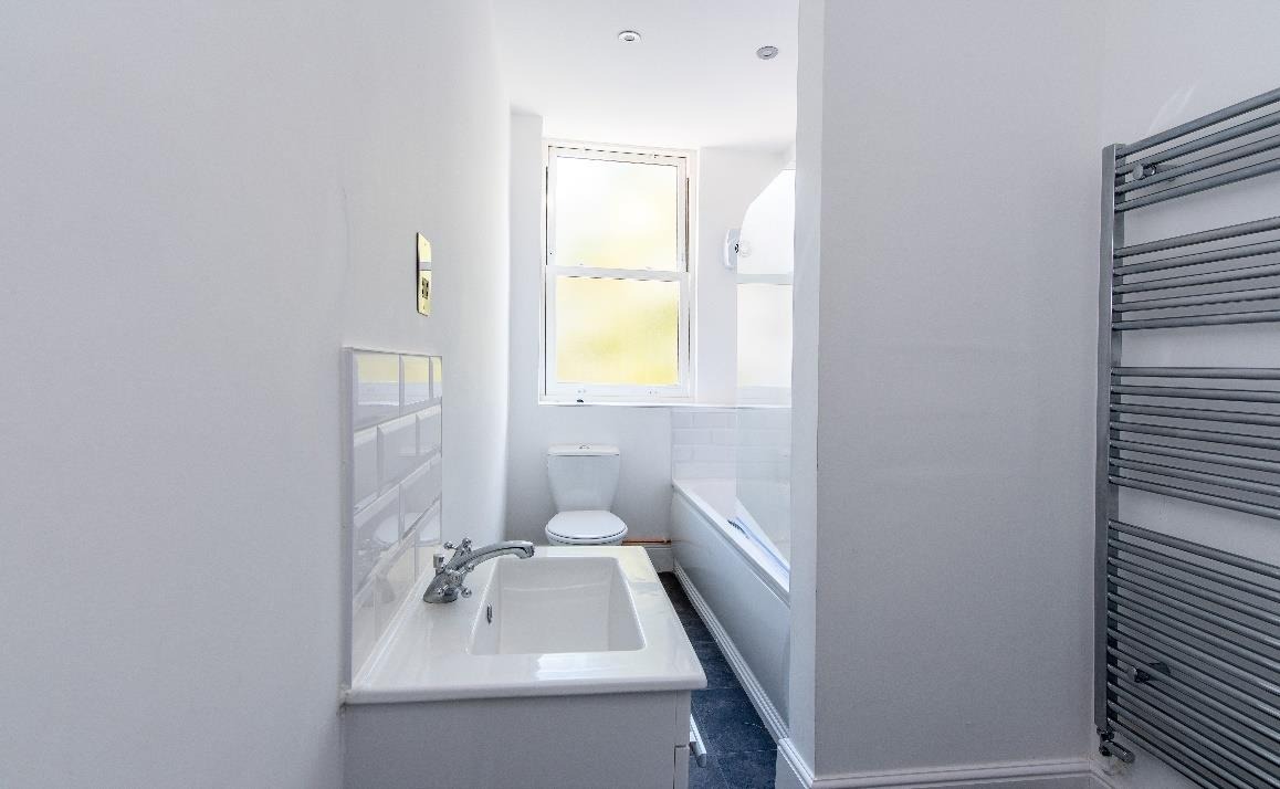 Flat 2, 46a Forest Road West, Nottingham NG7 4EQ, photo 4 of 6