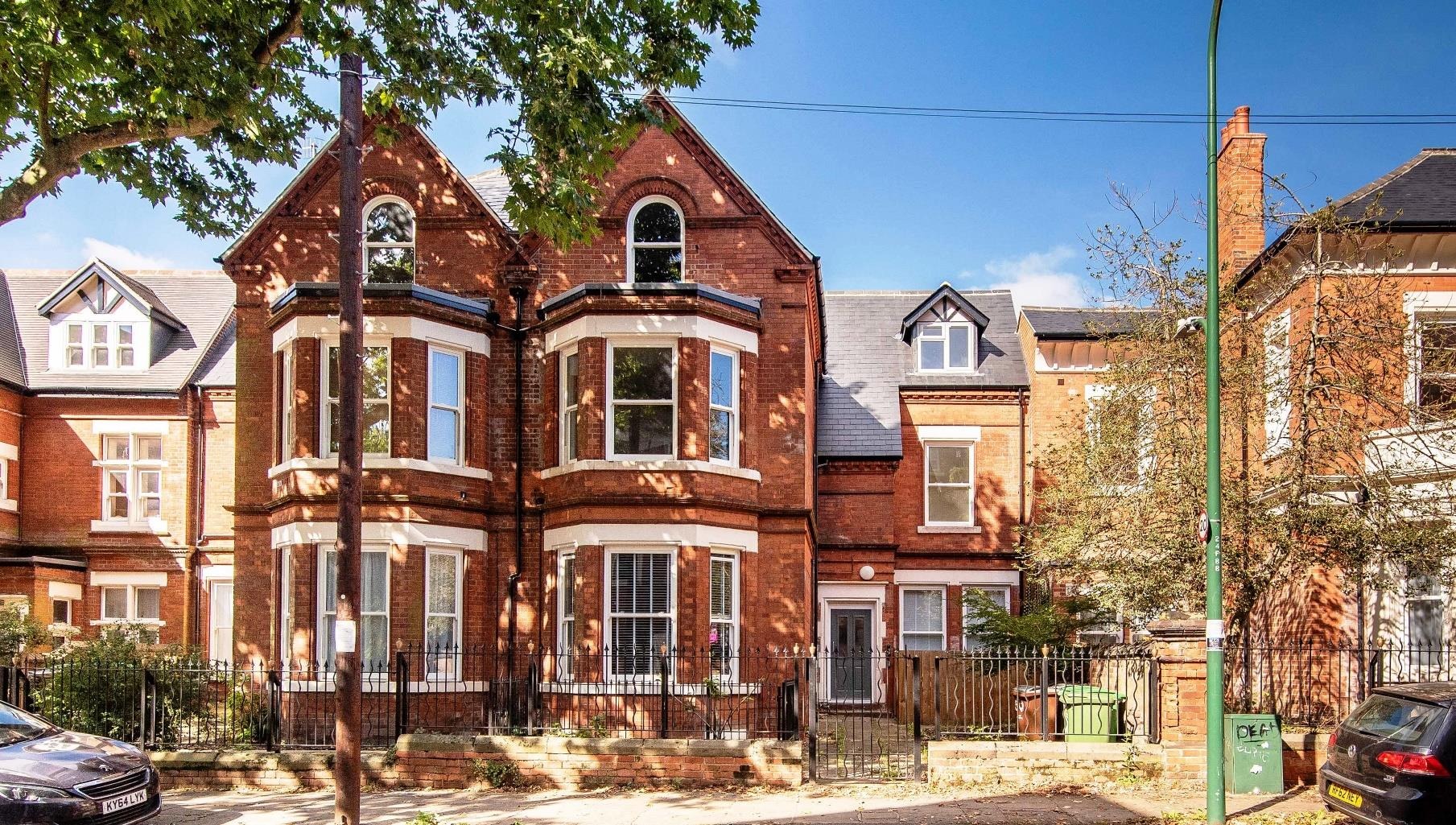 1-bed Flat, Flat 3, 50 Forest Road West