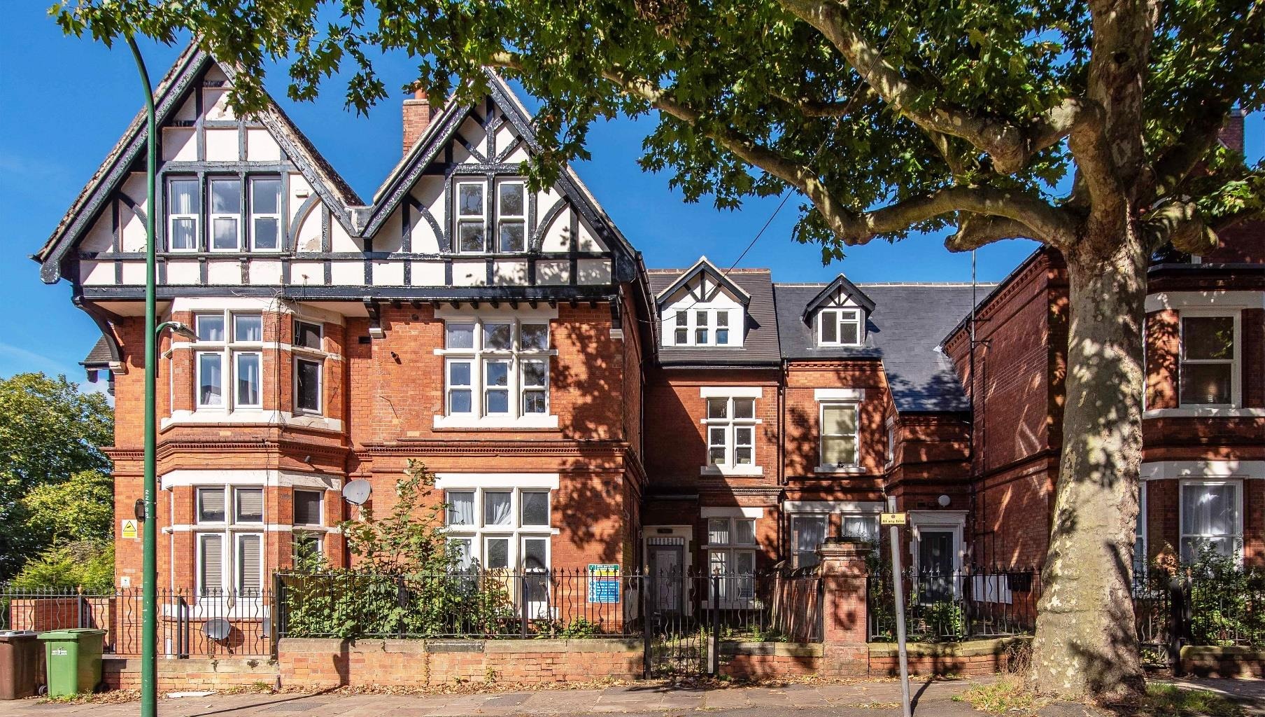 1-bed Flat, Flat 3, 54 Forest Road West