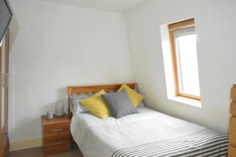 house in Brookhill Rd, London SE18 6TT, UK