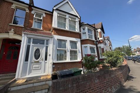 house in Selwyn Ave, London E4, UK