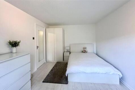 house in Canary Wharf, London E14, UK